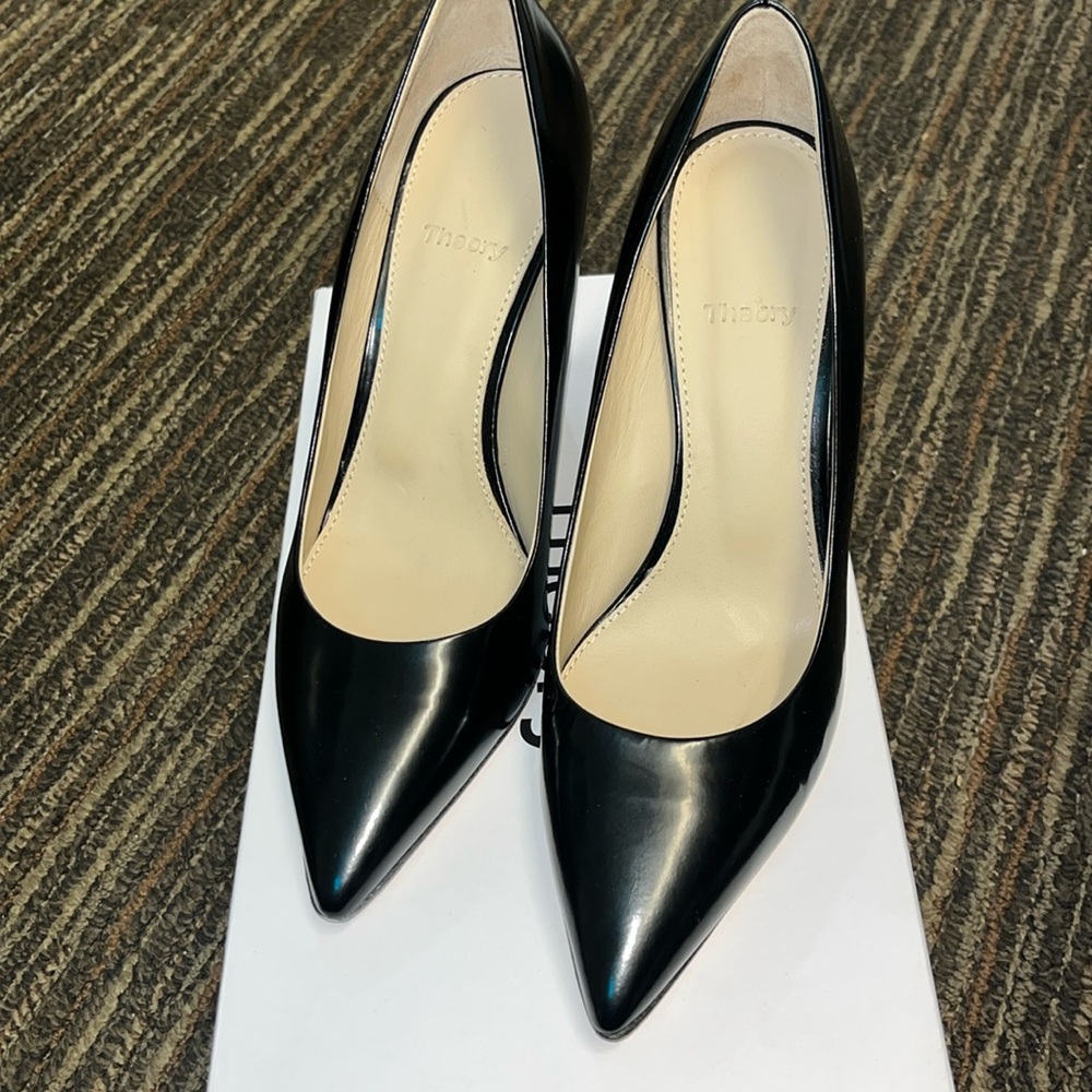 NWT Theory black pumps size 6